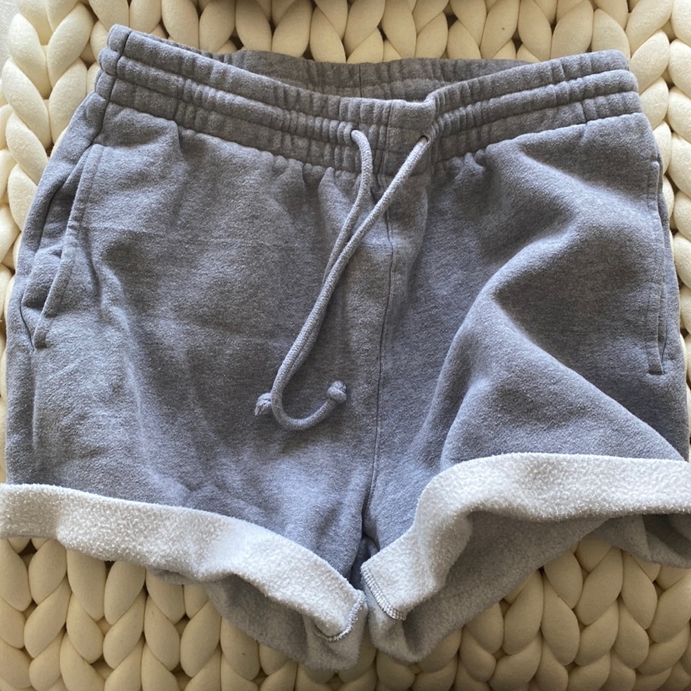 Aritizia - TNA brand - sweat shorts - size M